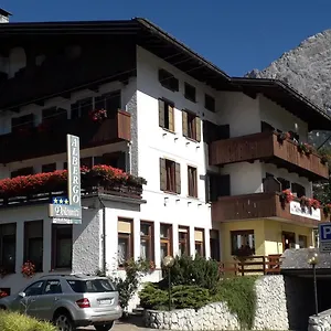 Dolomiti Szálloda